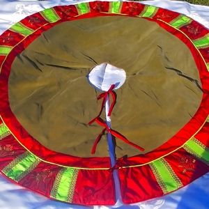 NWOT Elegant Christmas Tree Skirt